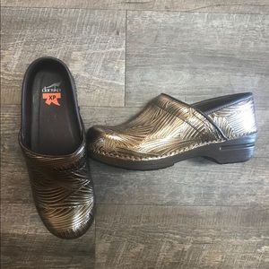 Dansko XP Clogs NWOT
